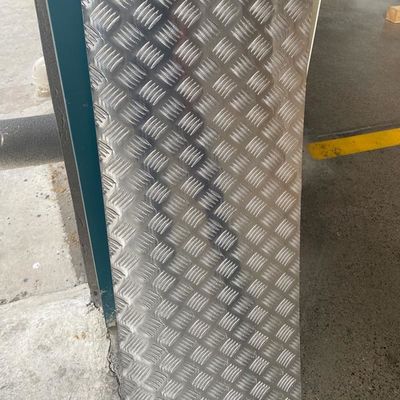 Алюминиевый чекированный лист Al Embossed 5052 5083 5754 Алюминиевые чекированные пластины 3003 3004 3005 3105 Алюминиевые чекированные пластины